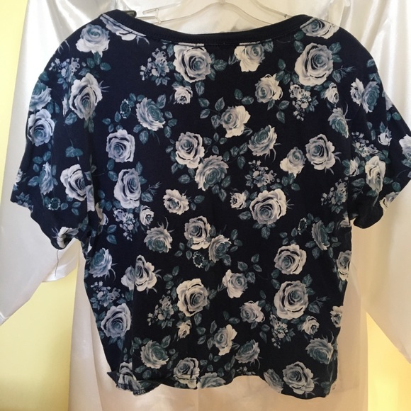 F21 floral printed navy T-shirt - Picture 3 of 3